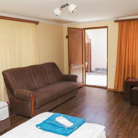 Naberejni Hotel Meghri Eksteriør billede
