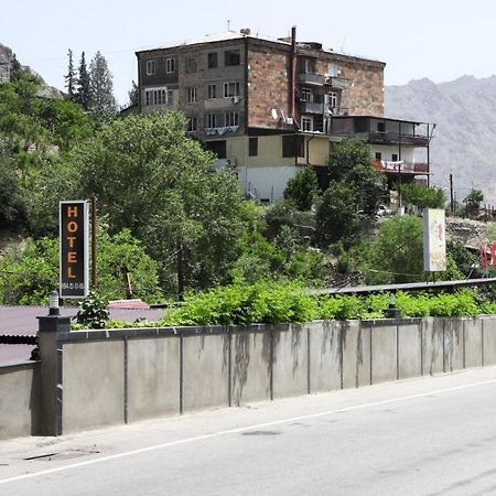 Naberejni Hotel Meghri Eksteriør billede